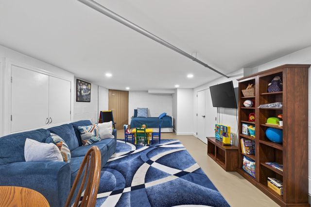 10 West St, New Bedford, MA 02740