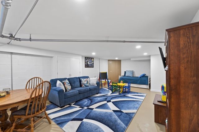 10 West St, New Bedford, MA 02740