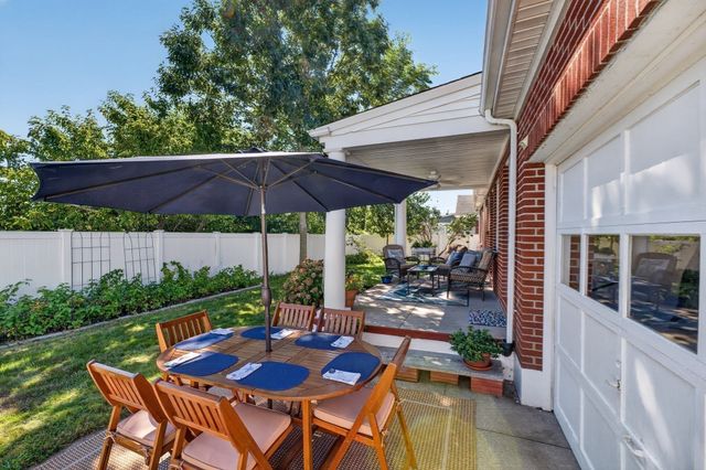10 West St, New Bedford, MA 02740