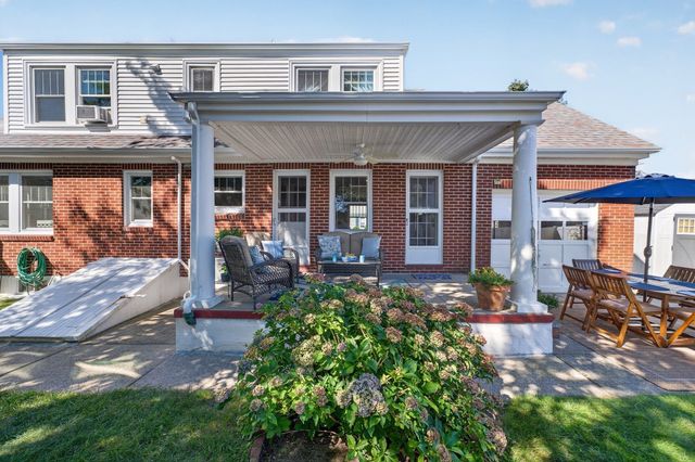 10 West St, New Bedford, MA 02740