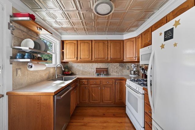10 West St, New Bedford, MA 02740