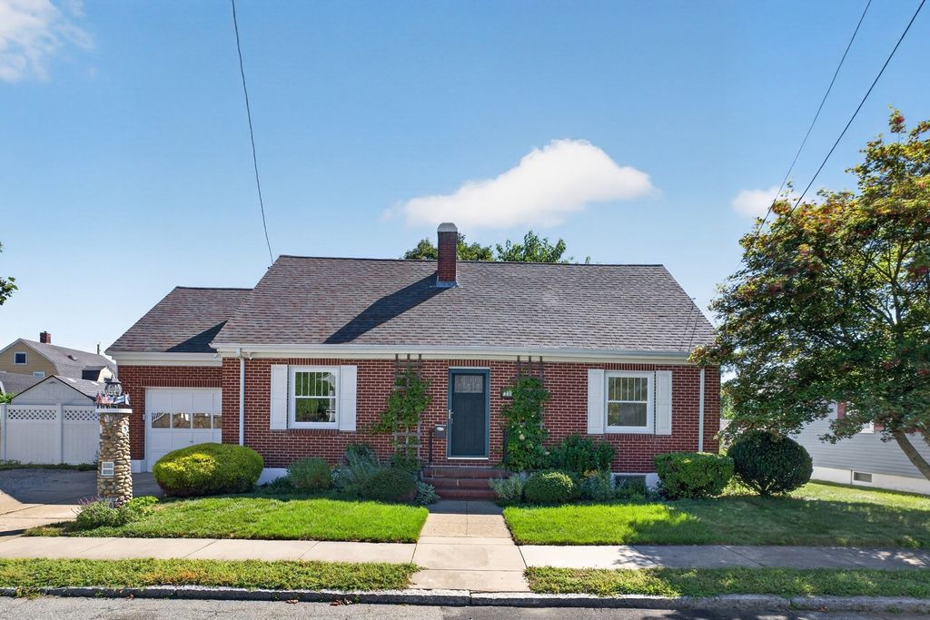 10 West St, New Bedford, MA 02740