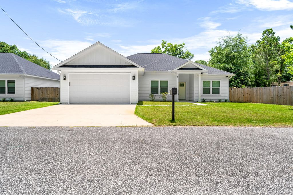 5 Romana Lane, Mary Esther, FL 32569