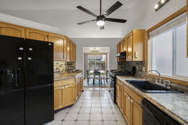 2813 SW Volcano Court, Redmond, OR 97756