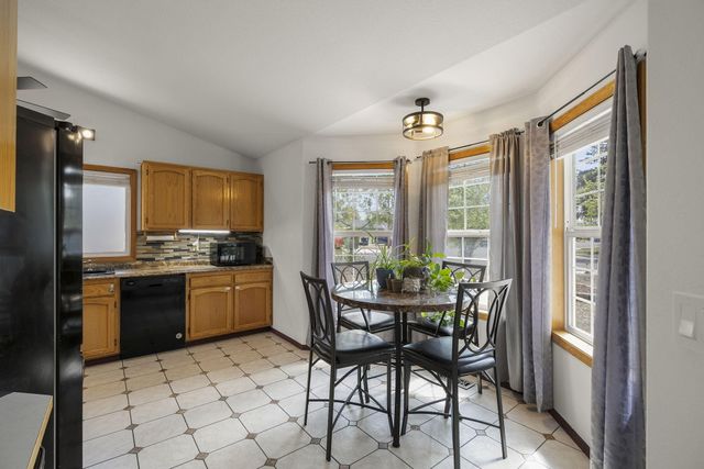 2813 SW Volcano Court, Redmond, OR 97756