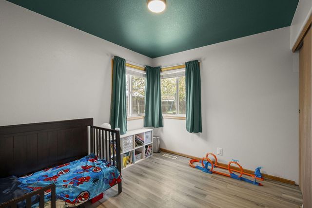 2813 SW Volcano Court, Redmond, OR 97756