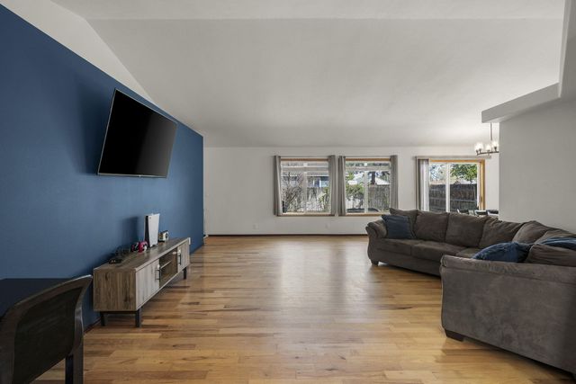 2813 SW Volcano Court, Redmond, OR 97756