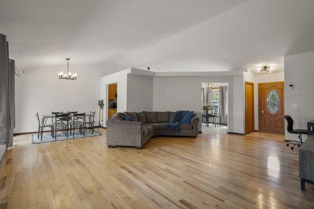 2813 SW Volcano Court, Redmond, OR 97756