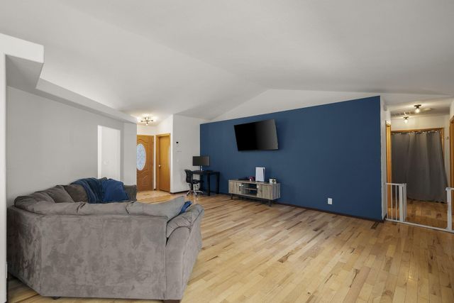 2813 SW Volcano Court, Redmond, OR 97756