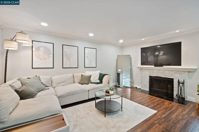 1160 Maywood Ln, Martinez, CA 94553