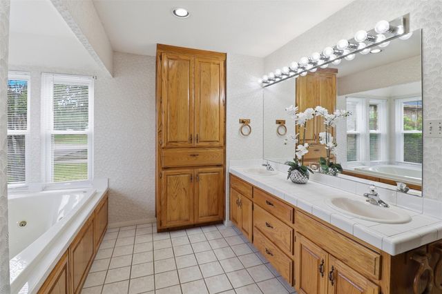 907 Sherman DR, Marble Falls, TX 78654