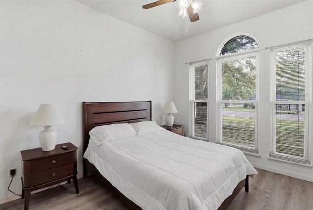 907 Sherman DR, Marble Falls, TX 78654