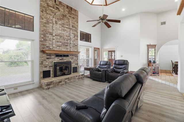 907 Sherman DR, Marble Falls, TX 78654