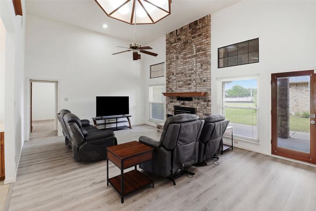 907 Sherman DR, Marble Falls, TX 78654