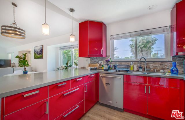 403 Brooks Avenue, Venice, CA 90291