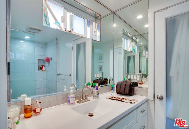 403 Brooks Avenue, Venice, CA 90291