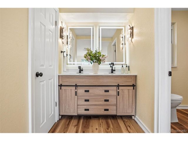 3145 S Akron St, Denver, CO 80231
