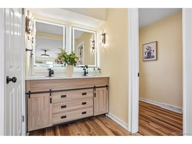 3145 S Akron St, Denver, CO 80231