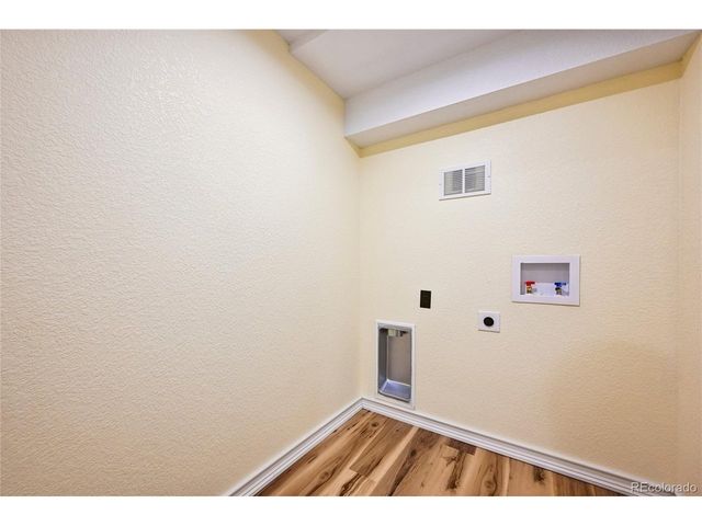 3145 S Akron St, Denver, CO 80231