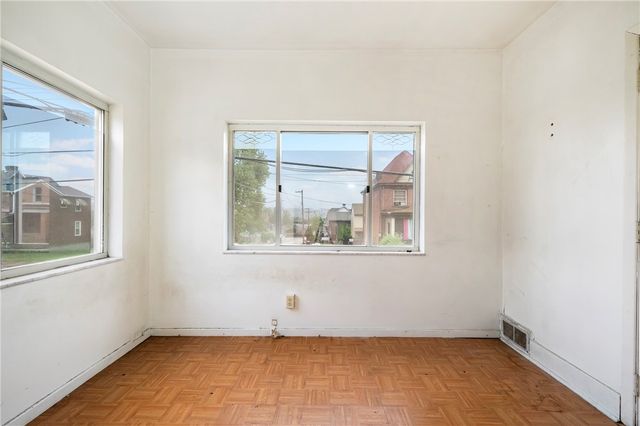 2419 Woodstock Ave, Swissvale, PA 15218