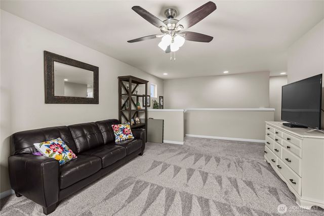 340 Grennan Lane N, Enumclaw, WA 98022