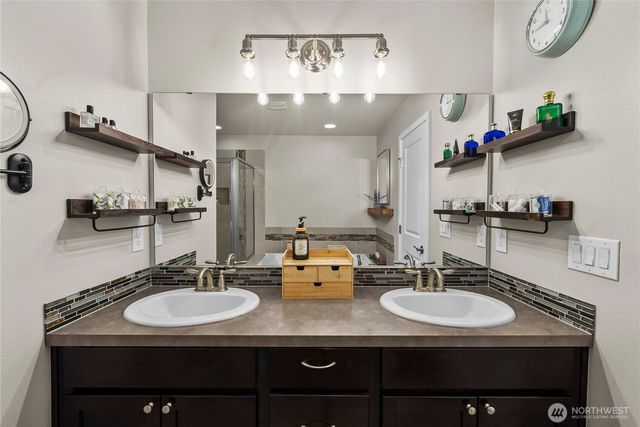 340 Grennan Lane N, Enumclaw, WA 98022