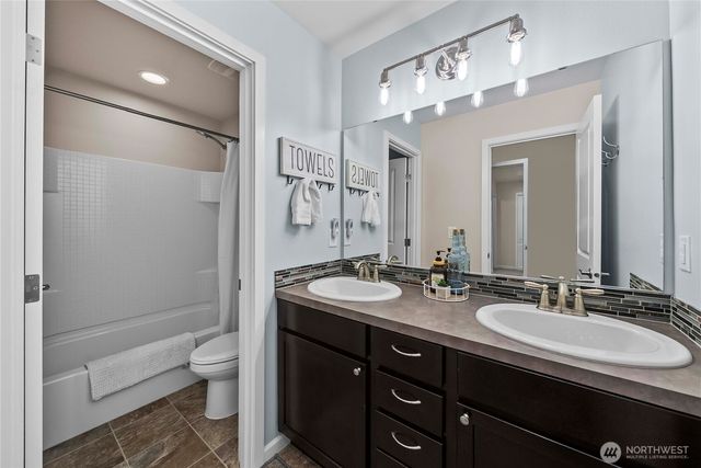 340 Grennan Lane N, Enumclaw, WA 98022