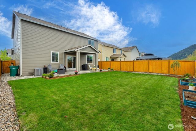 340 Grennan Lane N, Enumclaw, WA 98022