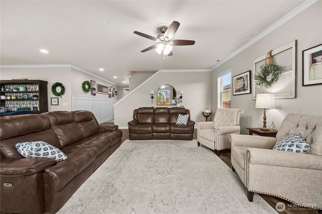 340 Grennan Lane N, Enumclaw, WA 98022