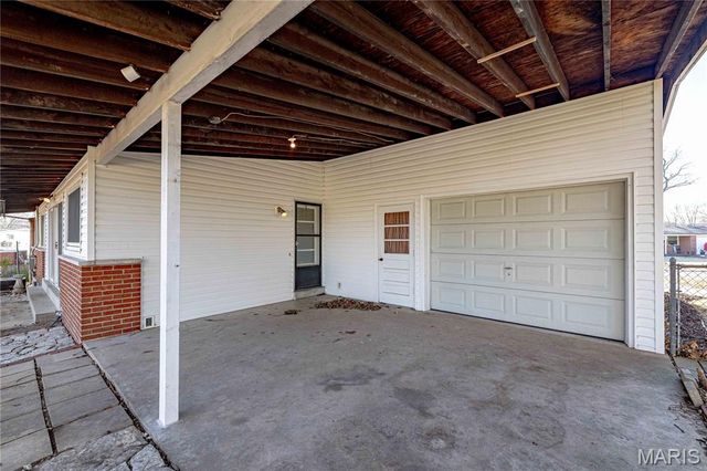 1480 Stallion Drive, Florissant, MO 63033