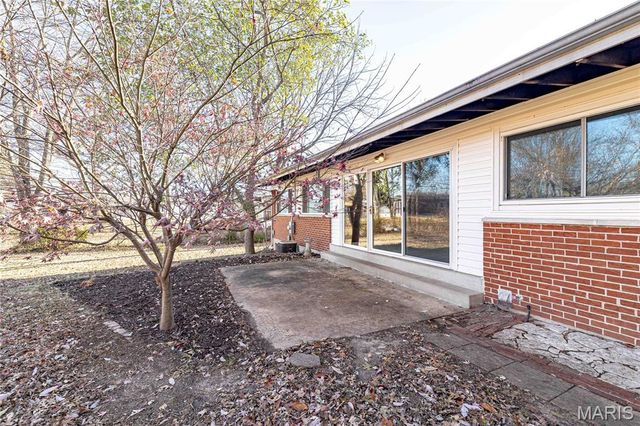 1480 Stallion Drive, Florissant, MO 63033