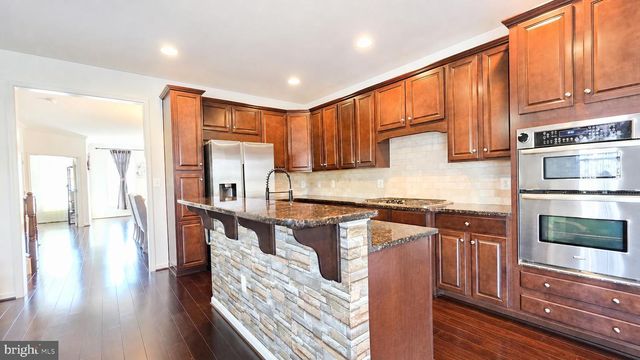 25099 PRAIRIE FIRE SQ, Aldie, VA 20105