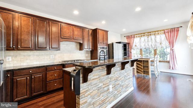 25099 PRAIRIE FIRE SQ, Aldie, VA 20105
