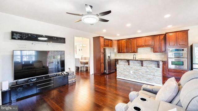 25099 PRAIRIE FIRE SQ, Aldie, VA 20105