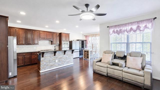 25099 PRAIRIE FIRE SQ, Aldie, VA 20105