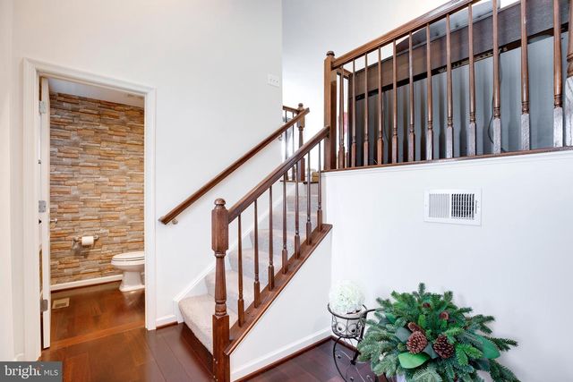 25099 PRAIRIE FIRE SQ, Aldie, VA 20105