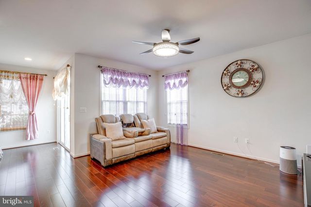 25099 PRAIRIE FIRE SQ, Aldie, VA 20105