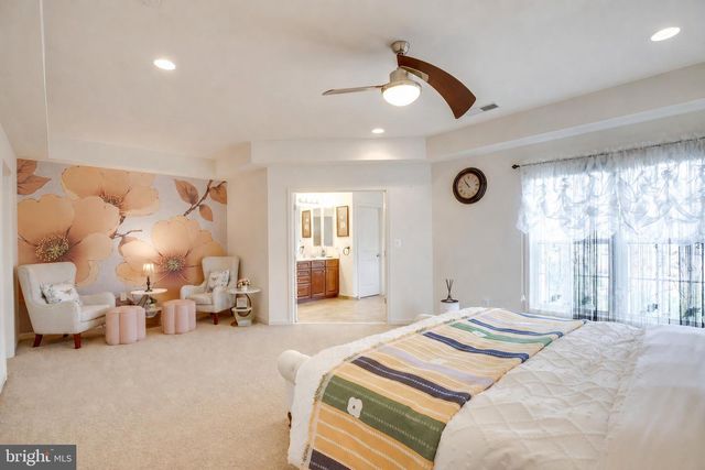 25099 PRAIRIE FIRE SQ, Aldie, VA 20105