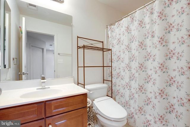 25099 PRAIRIE FIRE SQ, Aldie, VA 20105