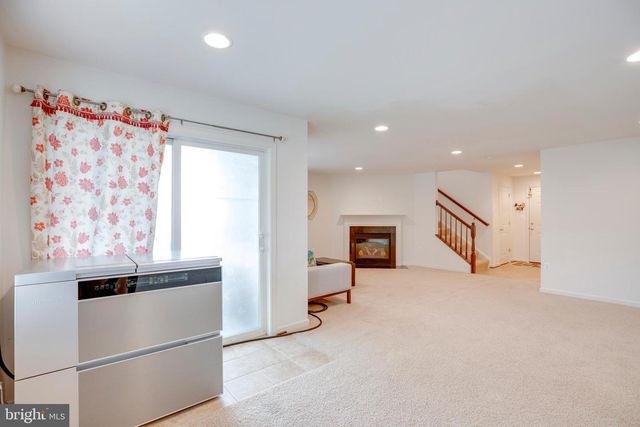 25099 PRAIRIE FIRE SQ, Aldie, VA 20105