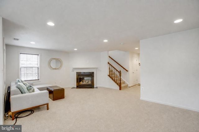 25099 PRAIRIE FIRE SQ, Aldie, VA 20105