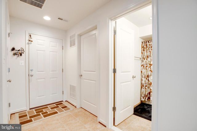 25099 PRAIRIE FIRE SQ, Aldie, VA 20105