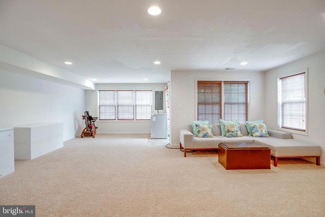 25099 PRAIRIE FIRE SQ, Aldie, VA 20105