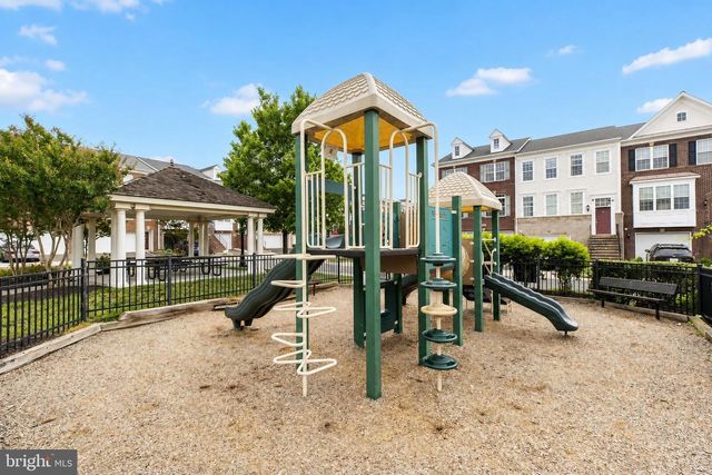 25099 PRAIRIE FIRE SQ, Aldie, VA 20105