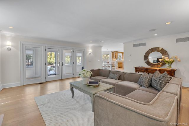 18 Landing Lane, East Quogue, NY 11942