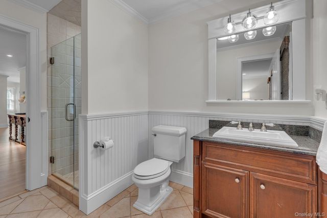 18 Landing Lane, East Quogue, NY 11942