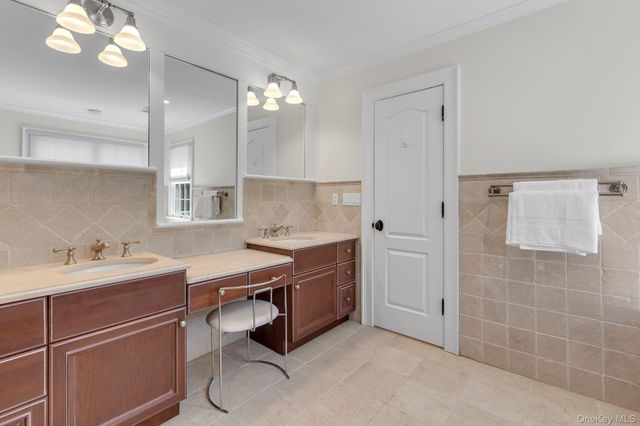 18 Landing Lane, East Quogue, NY 11942