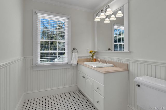 18 Landing Lane, East Quogue, NY 11942