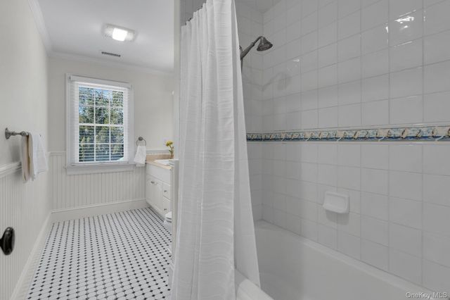 18 Landing Lane, East Quogue, NY 11942