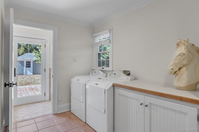 18 Landing Lane, East Quogue, NY 11942